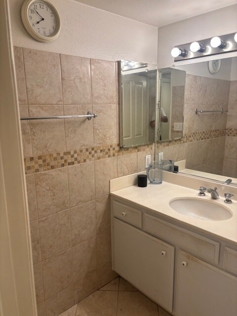Building Photo - 4501 Cedros Ave