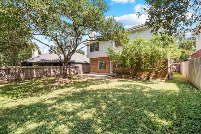 Building Photo - Spacious 4-Bed Home with Island Kitchen, Fireplace & Fenced Yard in San Antonio – 2,143 Sq Ft
