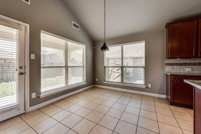 Building Photo - 409 Braewick Dr