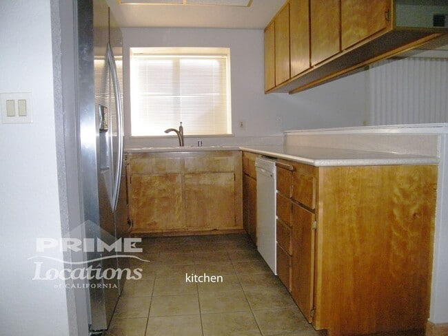 Building Photo - Best Value Roseville duet Townhome