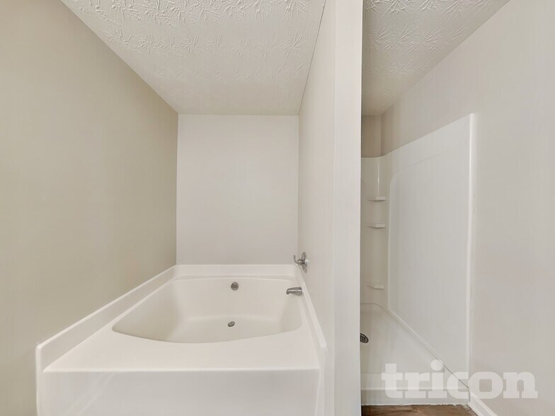 Building Photo - 60 Camden Pl