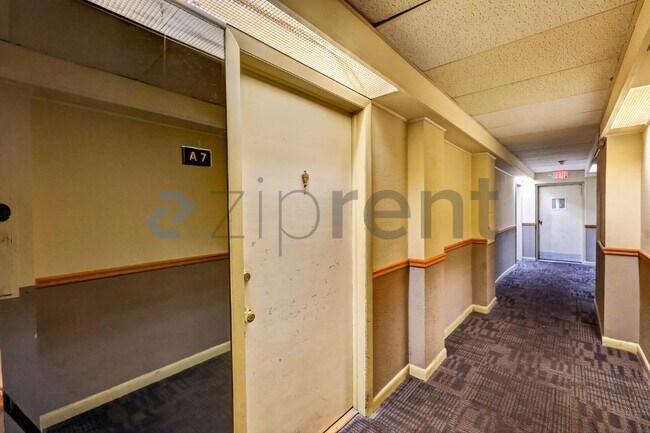 Building Photo - Unit A7