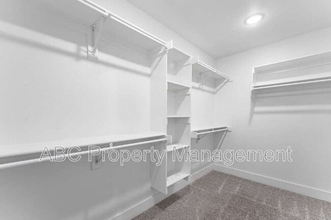 Building Photo - 410 Citation St