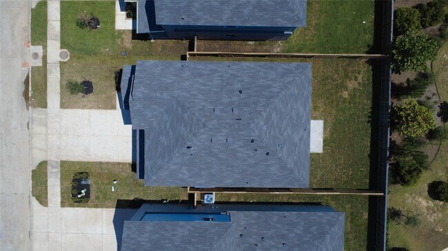 Building Photo - 7855 Bergamot Cir