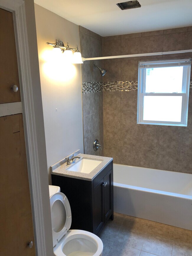 Building Photo - 6506 N 36th St