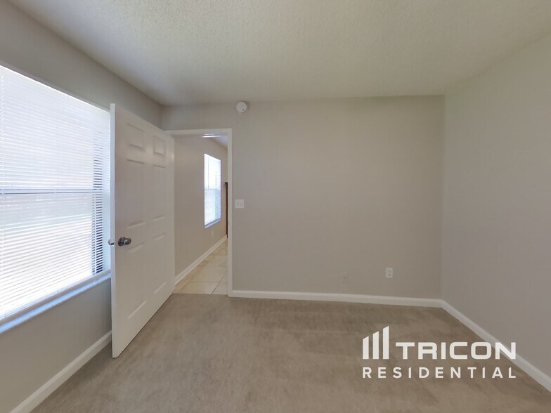 Building Photo - 1553 Kingfisher Blvd