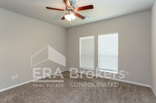Building Photo - 4721 Highmont Dr