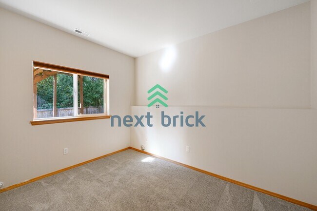 Building Photo - Spacious 4-Bed Retreat in Lynnwood with 3.5 Baths and 2,224 Sq. Ft. of Comfort!