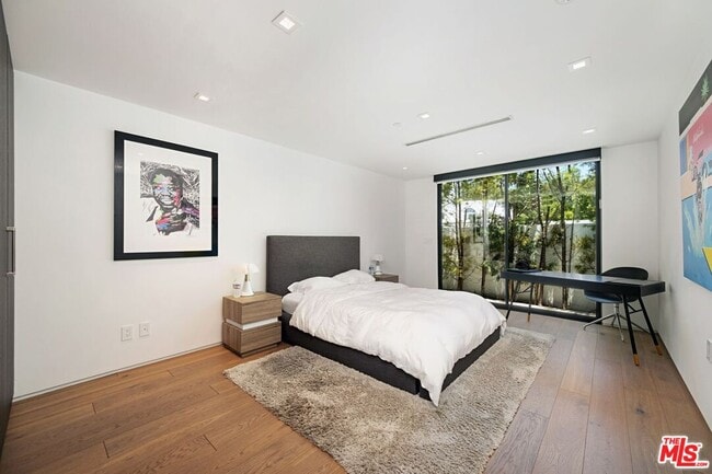 Building Photo - 9570 Sunset Blvd