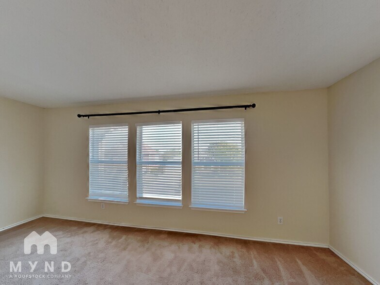 Building Photo - 316 Willow Oak Dr