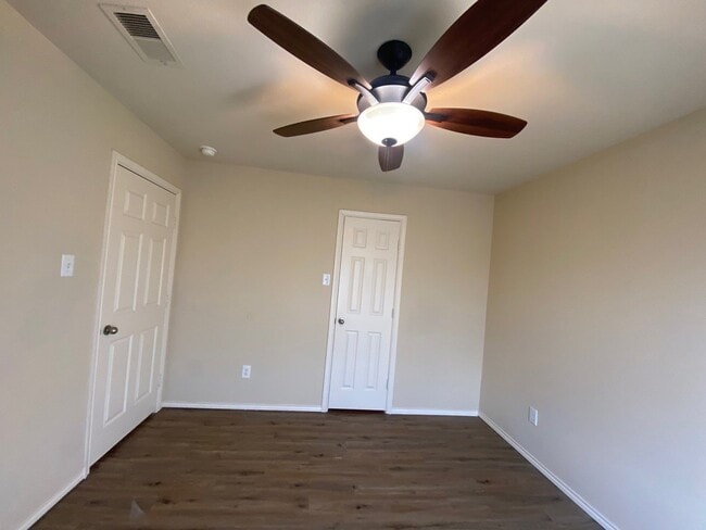 Building Photo - 2101 Crestwind Ct