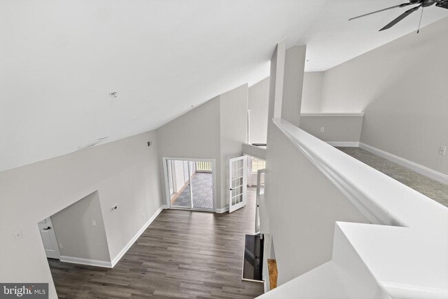 Building Photo - 6520 Lake Park Dr