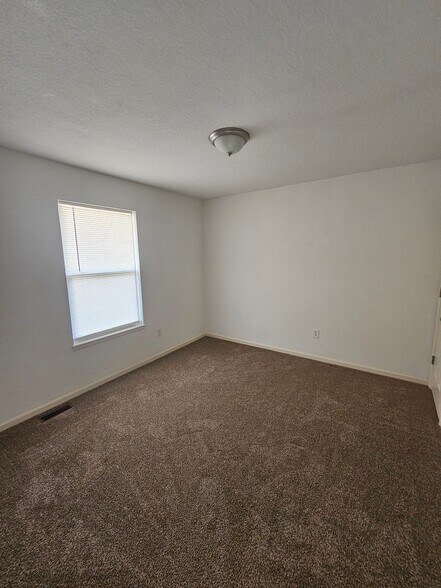 Building Photo - 801 Johnson Cir