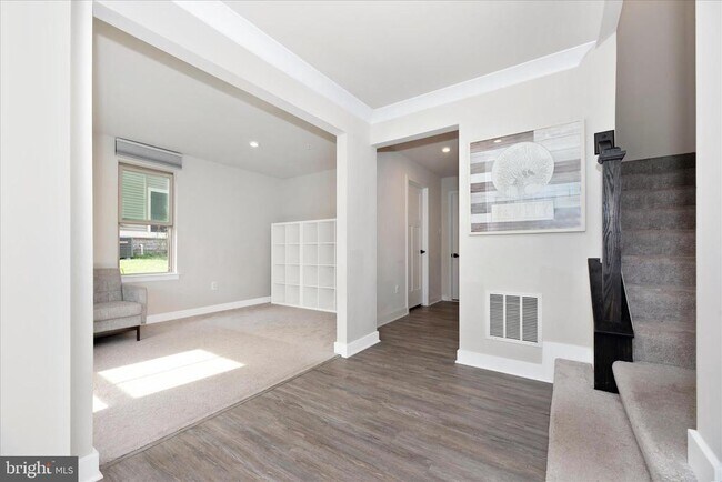 Building Photo - 6042 Fallfish Ct