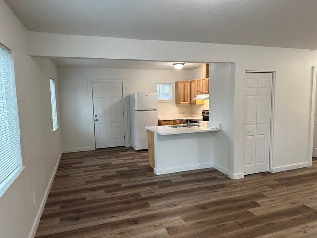 Building Photo - Beautiful 2 bedroom, 1 bath house in Sprin...