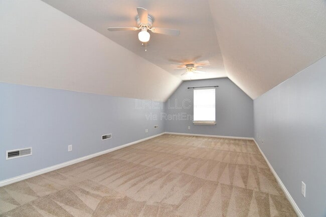 Building Photo - 5527 Raintree Ridge