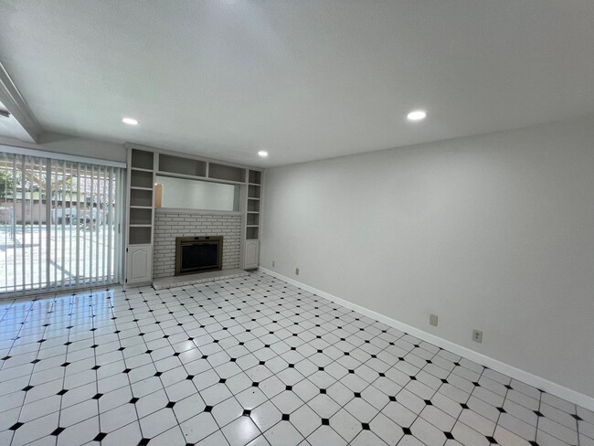 Building Photo - Great Large House ready for you to Make it a Home