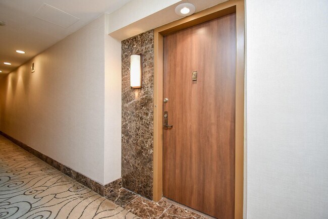 Building Photo - 49 Briar Hollow Ln