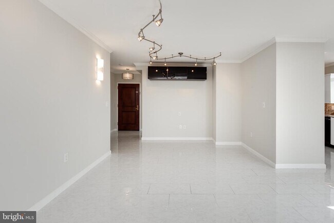 Building Photo - 7111 Woodmont Ave