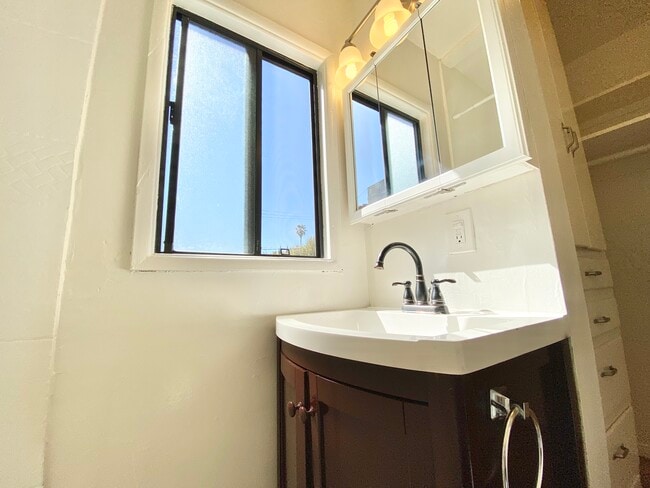 Building Photo - 2613 S Sepulveda Blvd