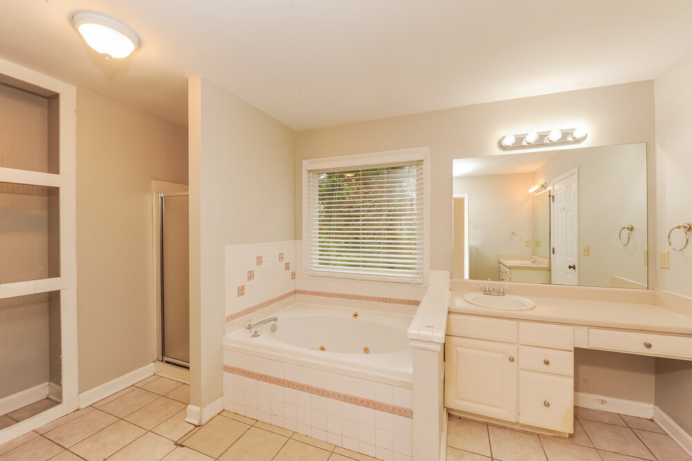 Building Photo - 1798 Poinsettia Dr