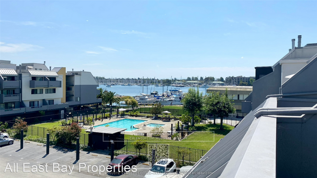 Building Photo - 1 br, 1 bath House - 5 Embarcadero W 318