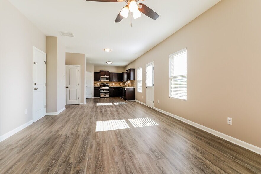 Building Photo - 422 Renown Ct