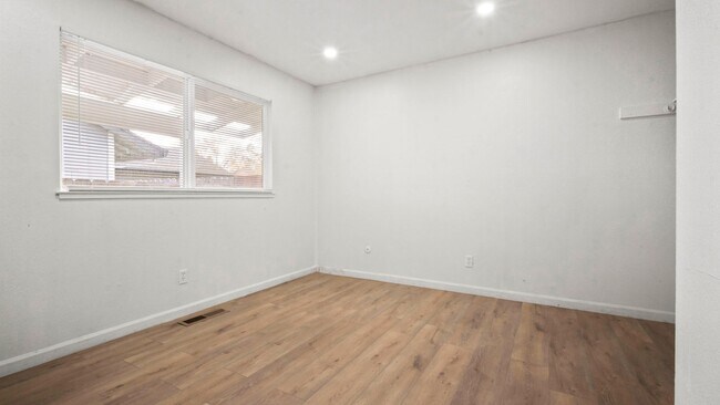 Building Photo - 493 Landsdown Cir