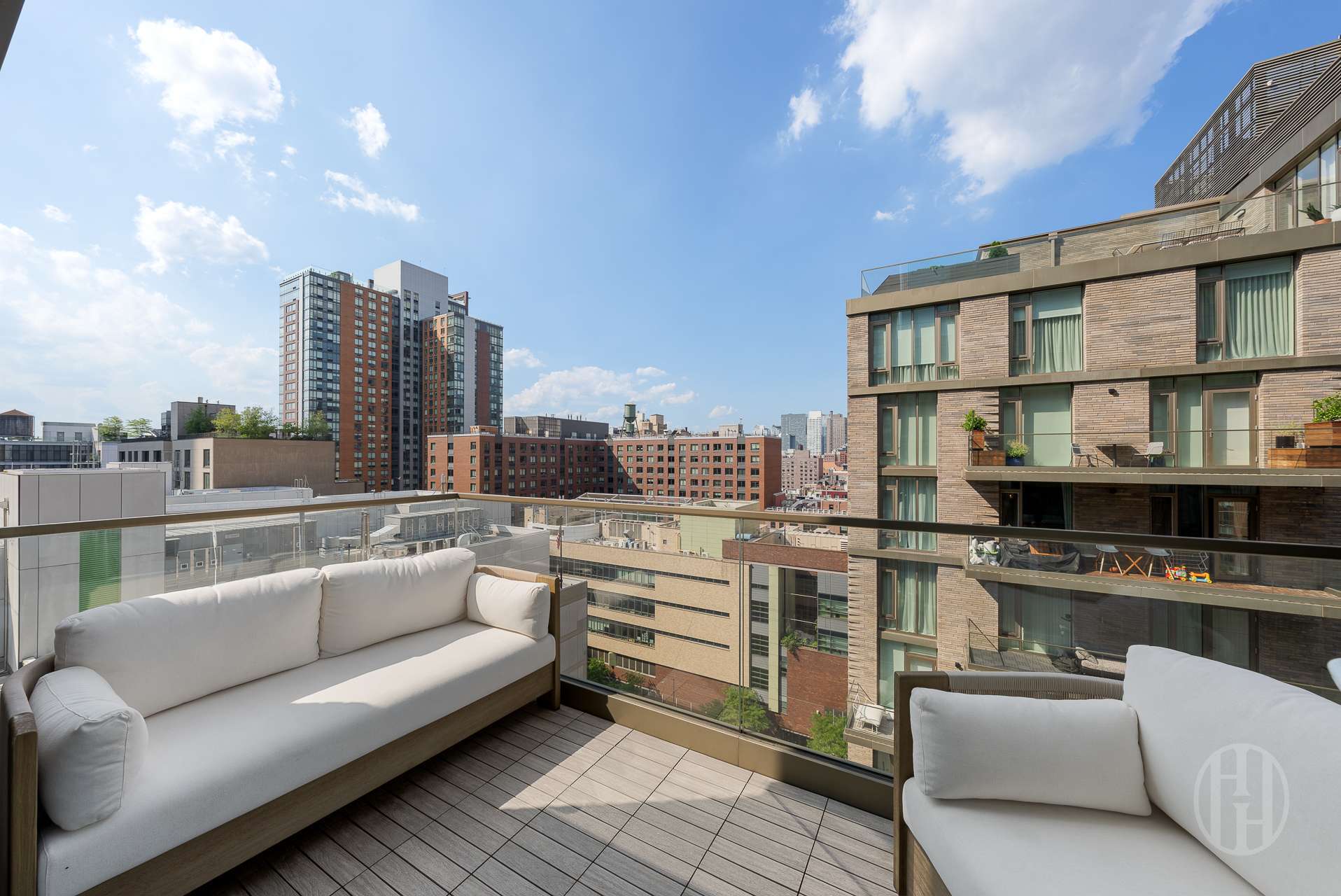 Building Photo - 505 W 43rd St