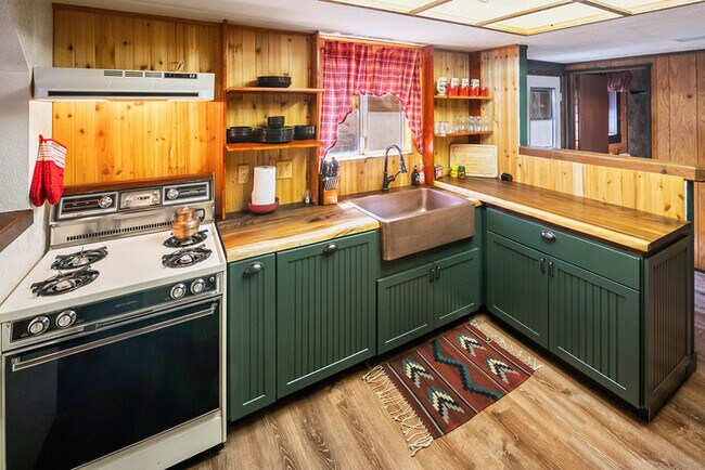 Building Photo - Charming 2 Bedroom Home in Erwin Lake
