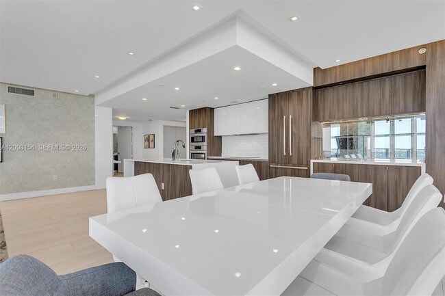 Building Photo - 488 NE 18th St