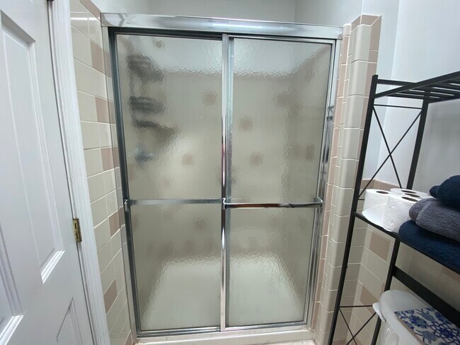 Bathroom - 106 Quincy Plz NE