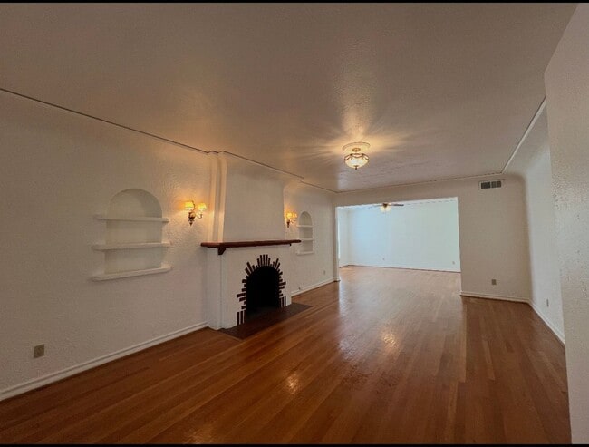 Building Photo - Charming 1930’s Highland Park Duplex