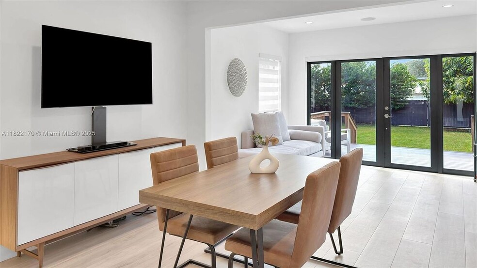 Building Photo - 130 SW 25th Rd