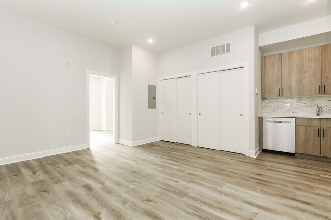 Building Photo - 163 W Cumberland St