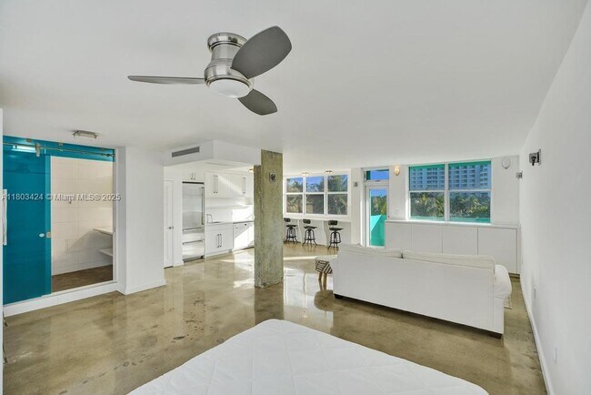 Building Photo - 301 Ocean Dr