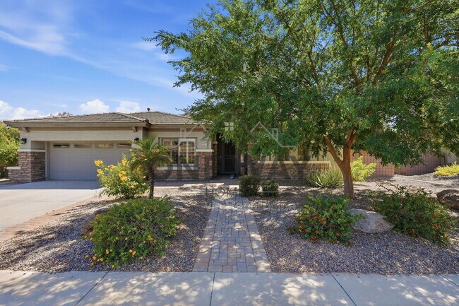 Building Photo - 587 E Benrich Dr