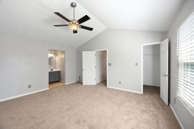 Building Photo - WOODLAKE