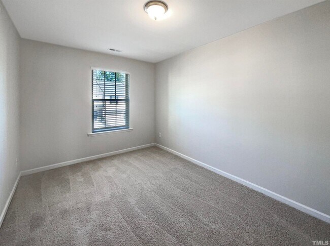 Building Photo - 3 Bedroom 2.5 Bathroom End Unit Townhome w/ 1 car garage, fenced in backyard in Flowers Plantatio...