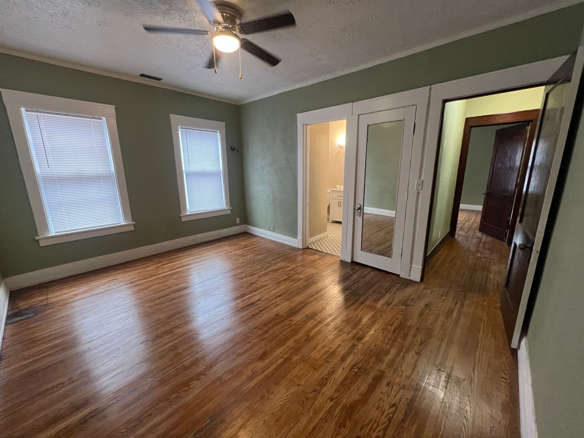 Building Photo - 417 W Columbia Ter