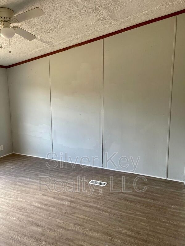 Building Photo - 137 H St