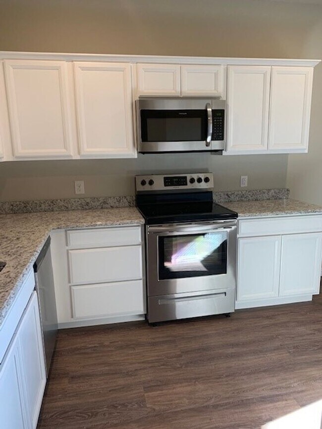 Building Photo - $200 Off first month
