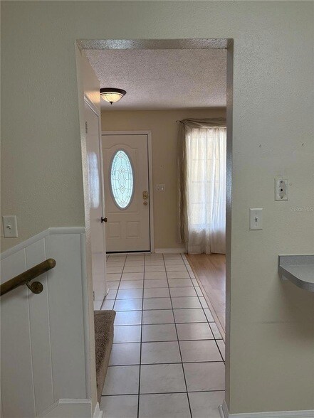 Building Photo - 1008 Lady Guinevere Dr