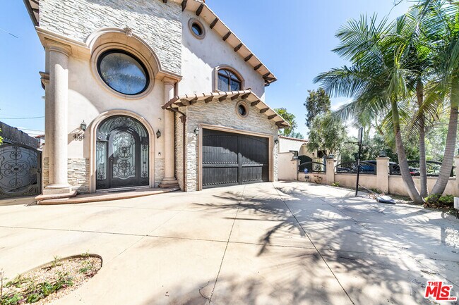 Building Photo - 458 Flores St