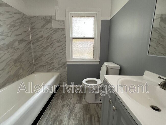 Building Photo - 3257 E 139th St