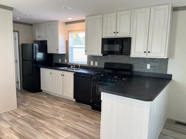 Building Photo - 109 Desander Dr