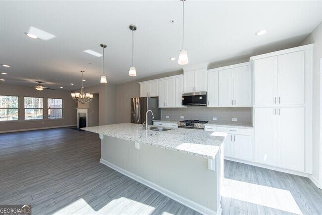 Building Photo - 272 Commons Ave