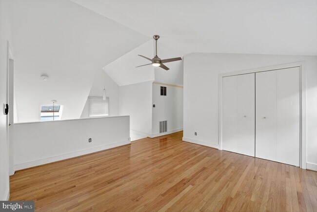 Building Photo - 4532 Broad Branch Rd NW