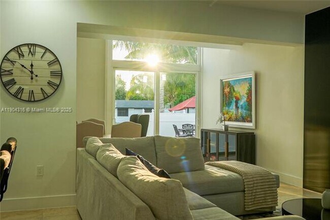 Building Photo - 290 NW 125th Ave