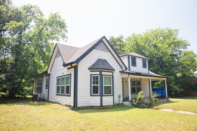 Building Photo - 617 S 5th St